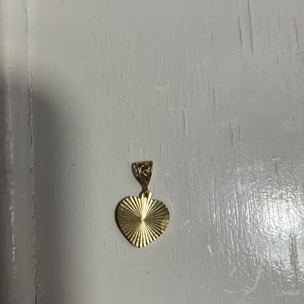 Gold Heart Pendant - Picture 2 of 2